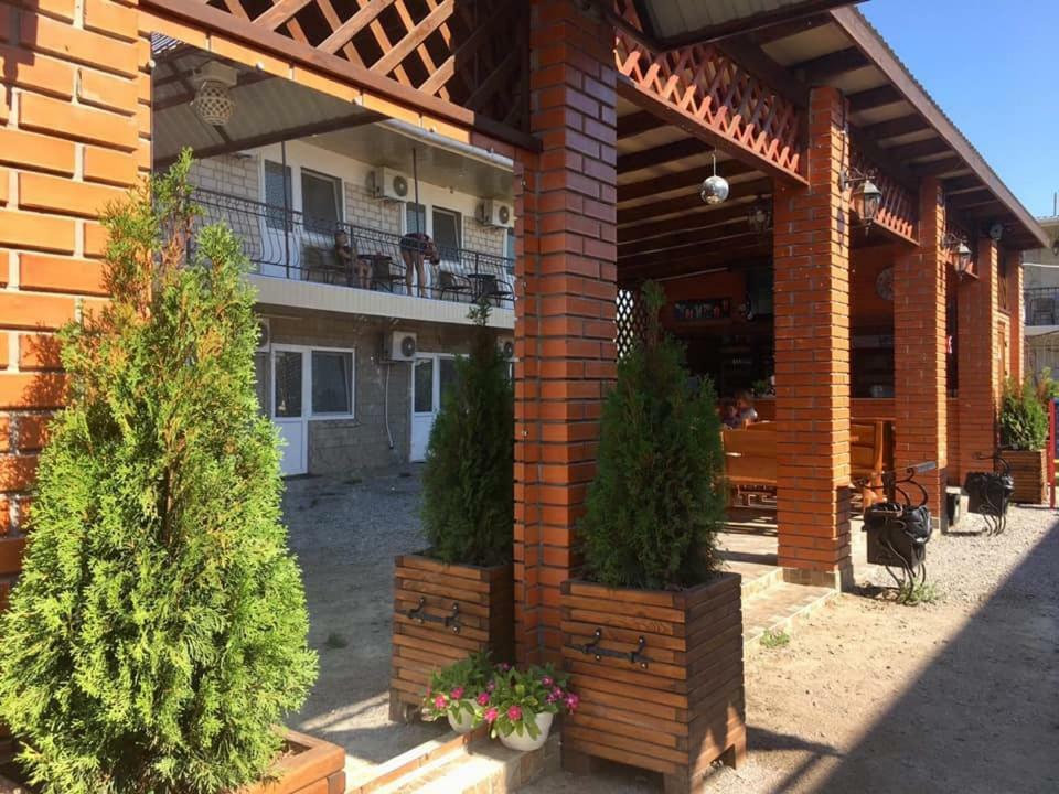 Lastochka Hotel Zaliznyy Port Exterior photo